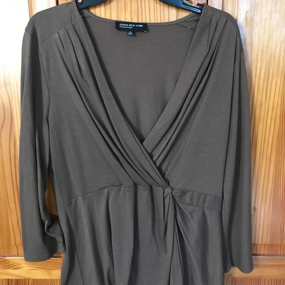 Jones NY Ladies blouse - XL - never worn